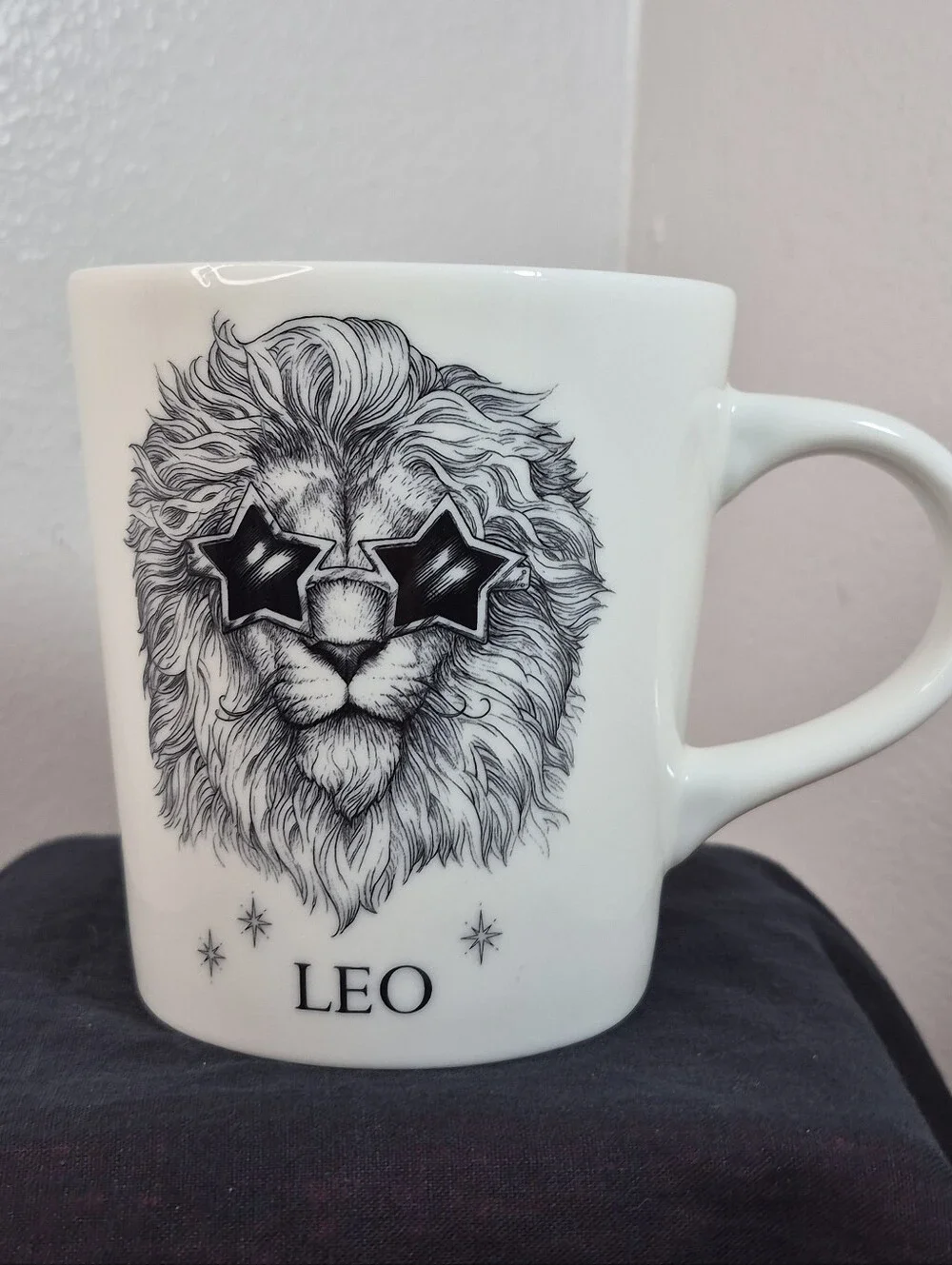 Williams Sonoma Rory Dobner Zodiac Leo Lion in Sunglasses Coffee Mug 18 oz.